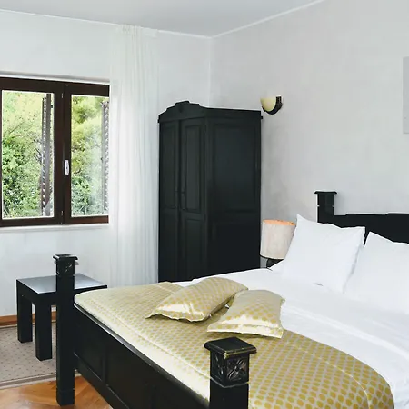 Franica Villa *