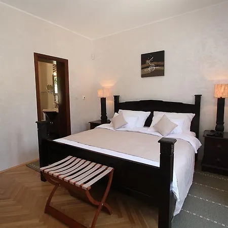 Franica Villa
