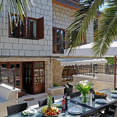 Franica Villa
